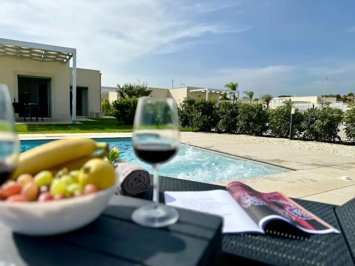 Villa Zefiro Tra Piscina E Mare 布鲁克里