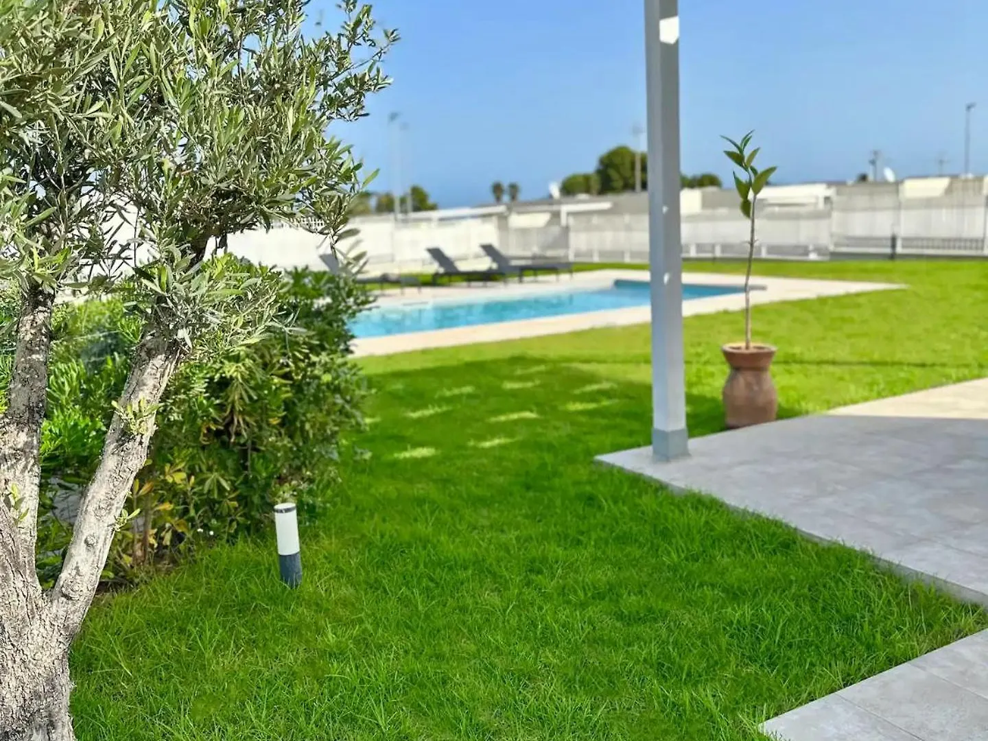 Villa Zefiro Tra Piscina E Mare 布鲁克里